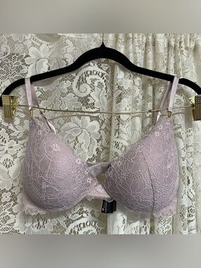 Victoria’s Secret Lavender Very Sexy Uplift Plunge Bra